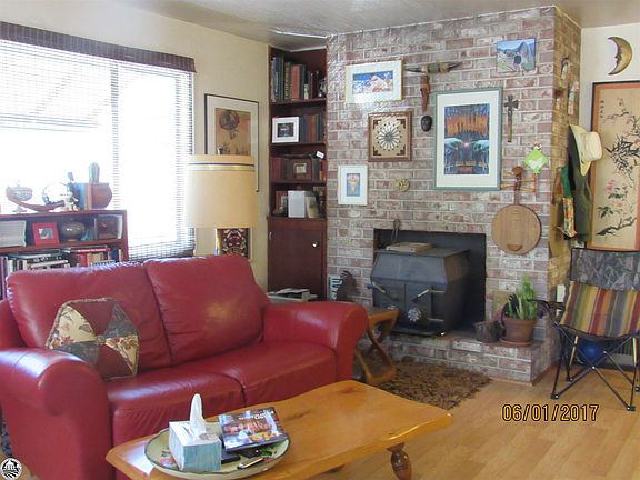 3rd image of 78 Oak St
