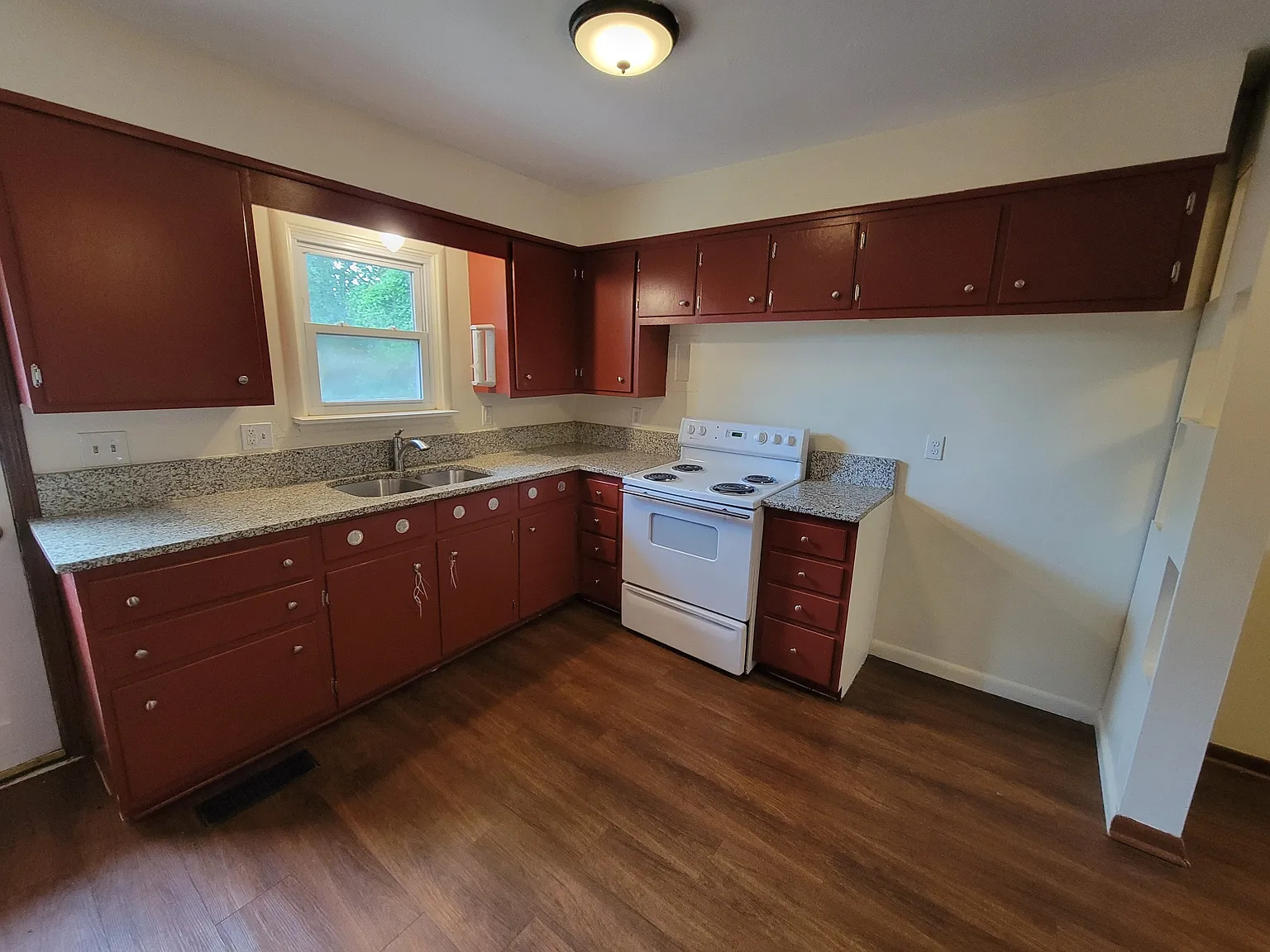 2 bed, 900 sqft, $950 — Photo 3