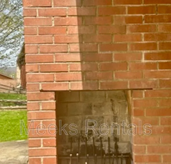 1118 Montrose Dr — Photo 5