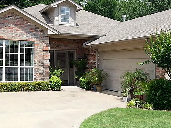 2nd image of 1920 Amberwood Ct