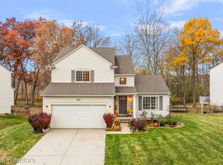 437 Cove View Dr, Waterford, MI 48327