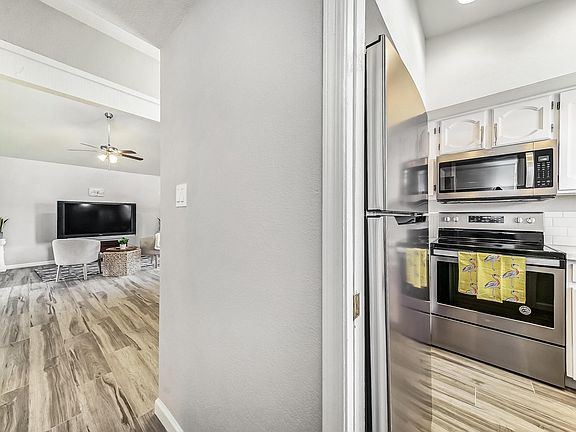 4th image of 413 E Linda Ln Unit B