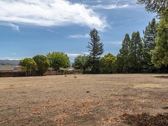 4th image of 817 Waugh Lane