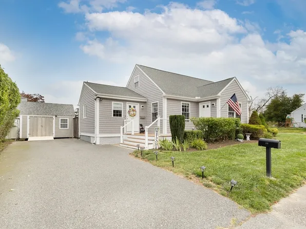 89 Doolittle Ct, Somerset, MA 02725