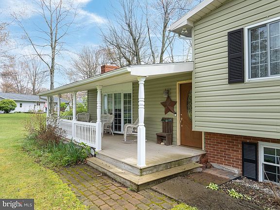 4th image of 131 Terry St