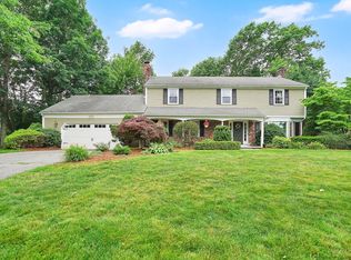 27 Eastwood Dr, Wilbraham, MA 01095