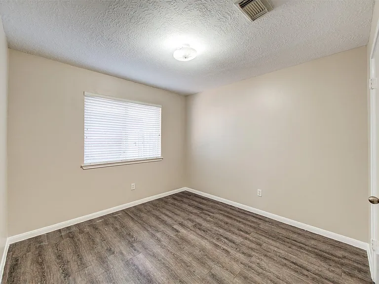 7314 Tara Dr — Photo 23