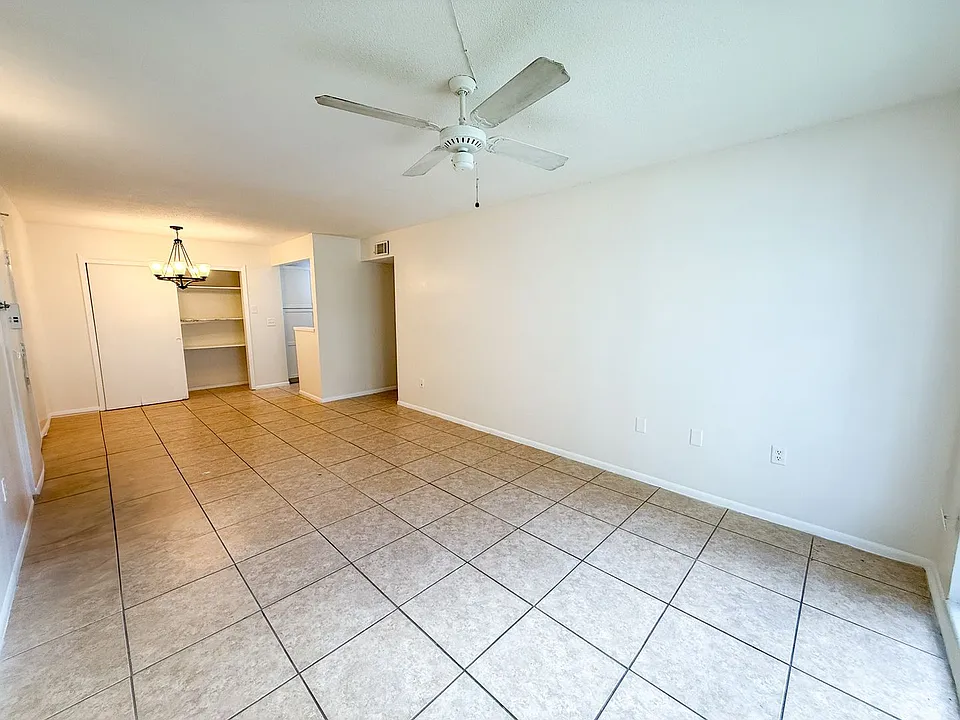1700 SW 16th Ct #M26