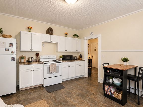 5th image of 311 Walnut St
