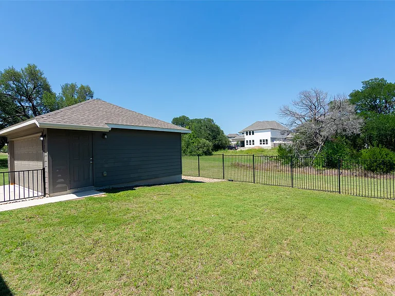 1732 Lakota Ln — Photo 37