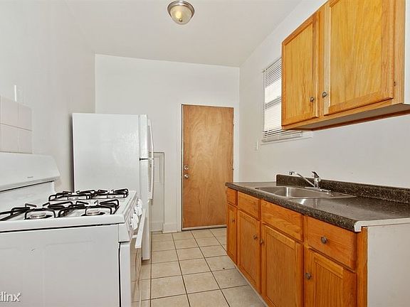 7944 S Paulina Apartments Chicago Kitchen_01