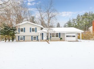 9 Bright Oaks Cir, Rochester, NY 14624