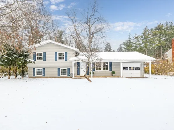 9 Bright Oaks Cir, Rochester, NY 14624