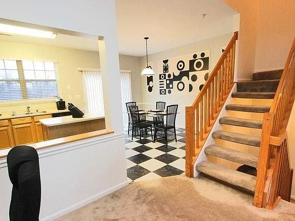 4th image of 215 Burkwood Ct