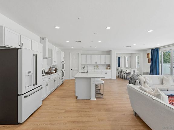 2nd image of 34490 Bloomberry Rd