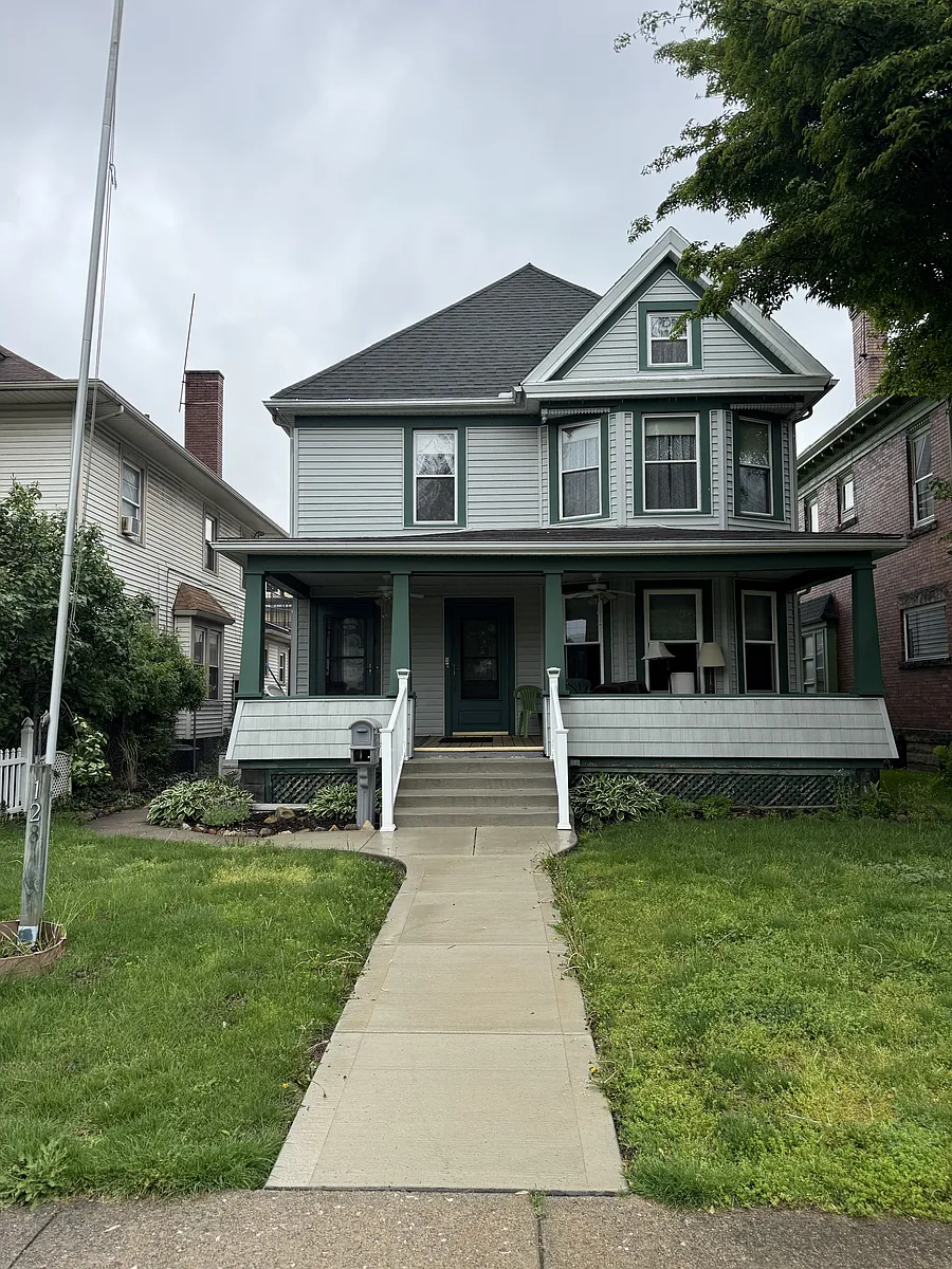 Building Photo - 128 6th St NW #1
