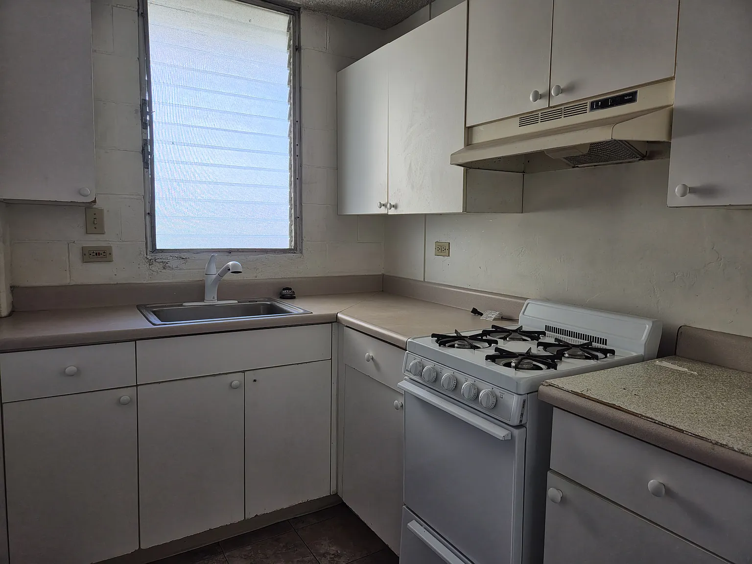 2 bed, $2,400 — Photo 4