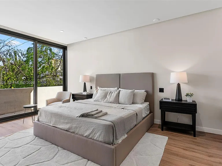 2330 SW 36th Ave — Photo 17