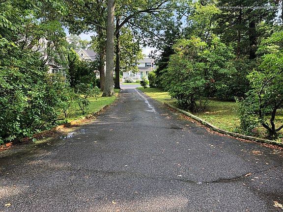 3rd image of 611 Beacon Blvd
