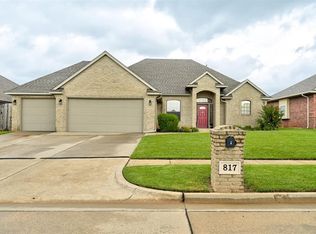 817 Tea Rose Dr, Yukon, OK 73099
