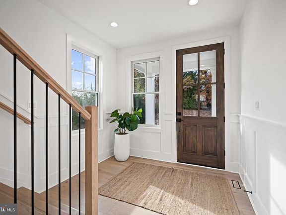 3rd image of 600 29th Rd S