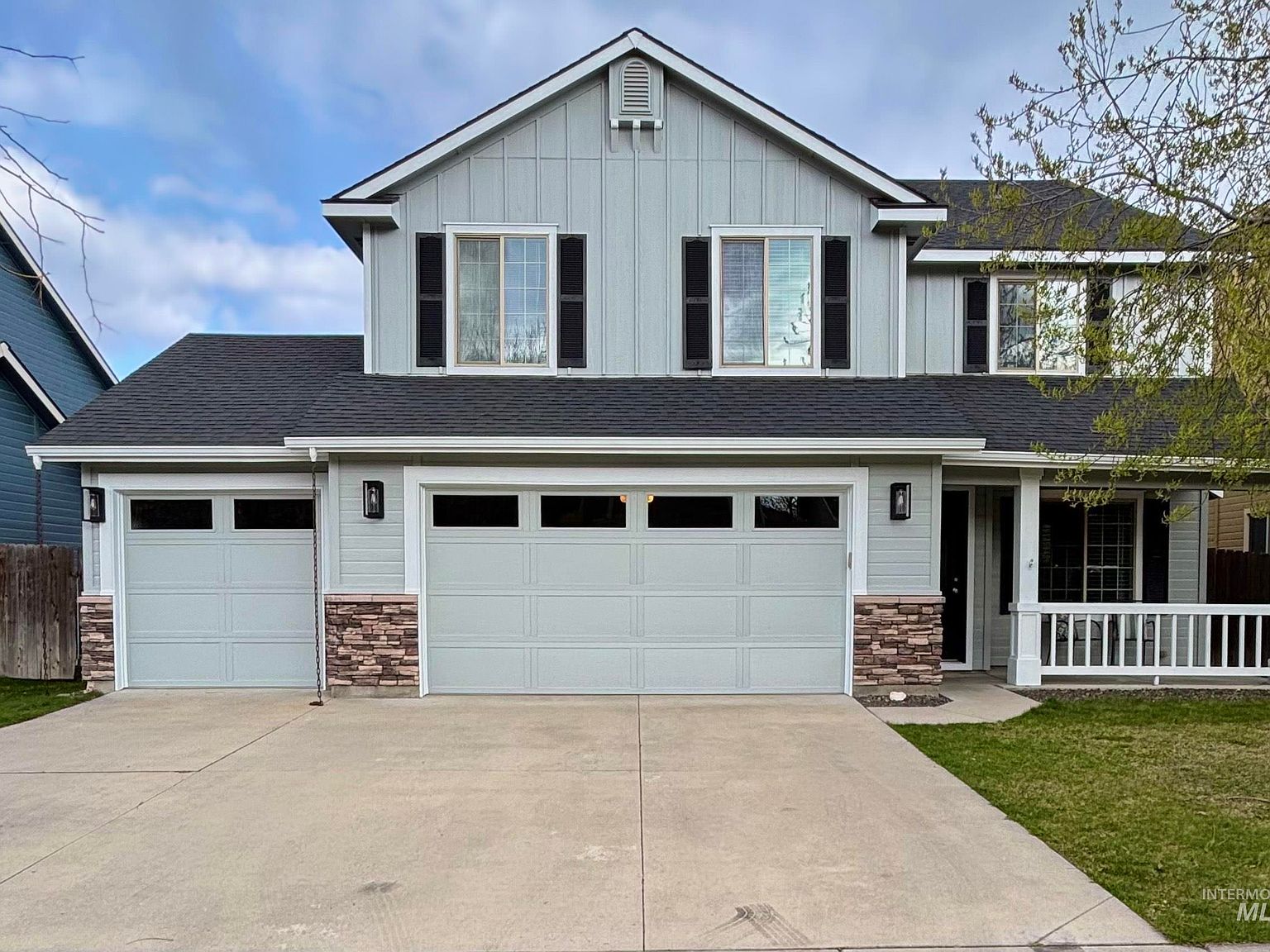 I**Ｎ 5462 Ridge Xing, Hanover Park, IL 60133 | Zillow