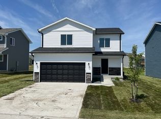 215 E 5th St N, Newton, IA 50208
