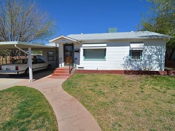 3rd image of 1203 Greenwood Ln