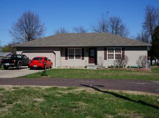 130 Circle Dr, Monett, MO 65708