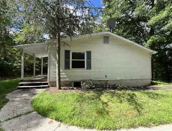 4 bed, 2016 sqft, $1,400 — Photo 2
