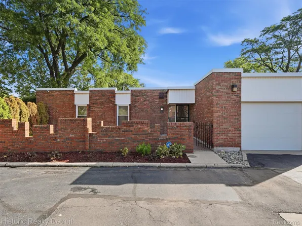 2077 Hyde Park Rd, Detroit, MI 48207