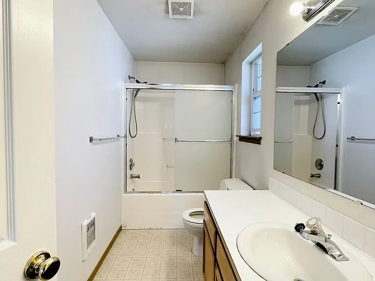 1427 Virginia Ave — Photo 16