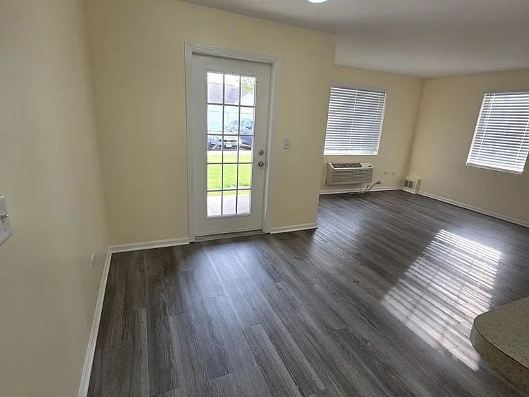 101 Silverstone Dr #101 — Photo 5