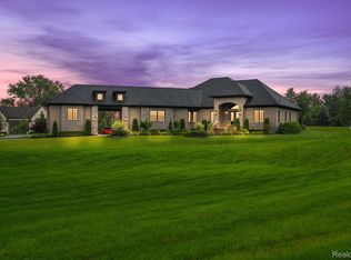 69356 Lake Point Ct, Romeo, MI 48065