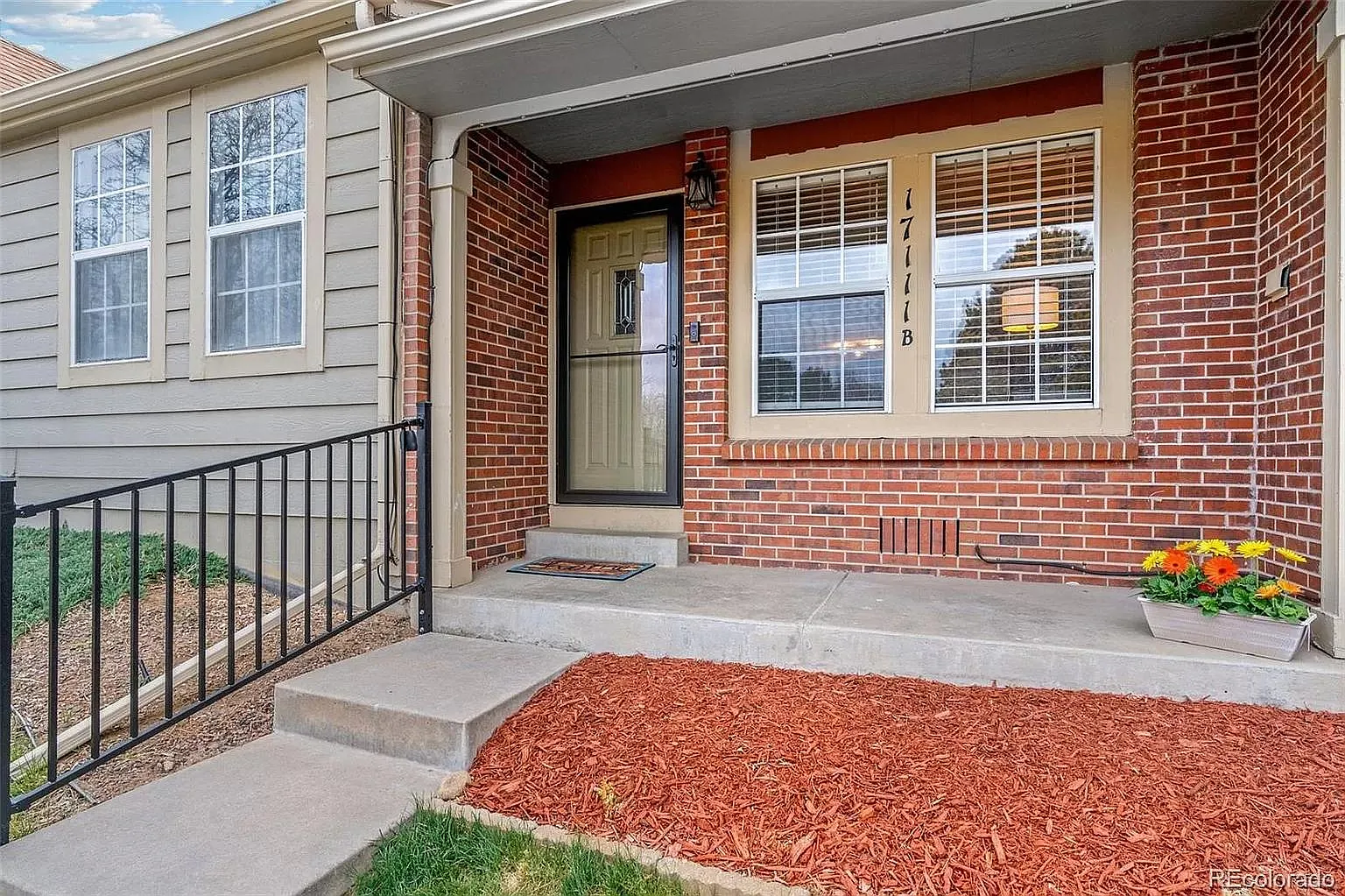 2 bed, 1088 sqft, $2,400 — Photo 1