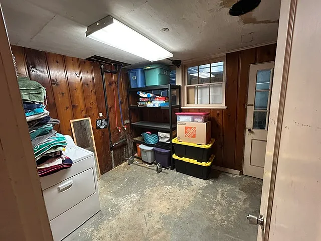 945 Fowler St — Photo 9