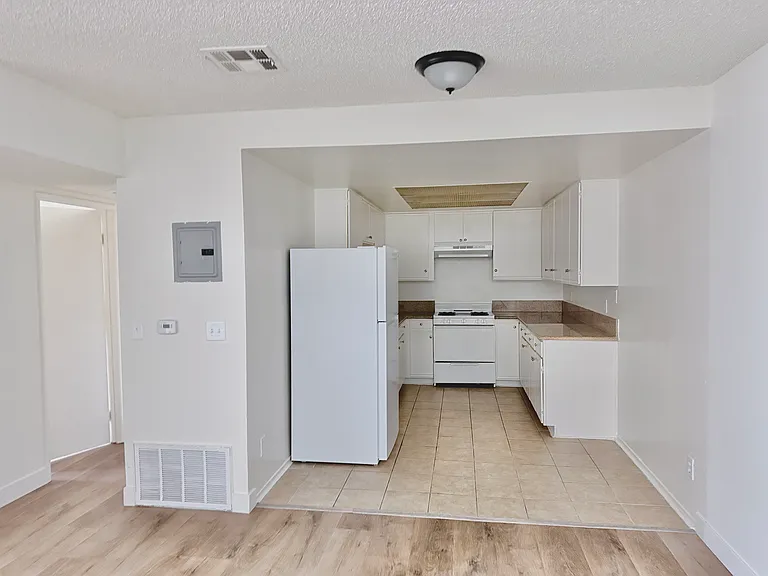 11058 Cantlay St #2 — Photo 5