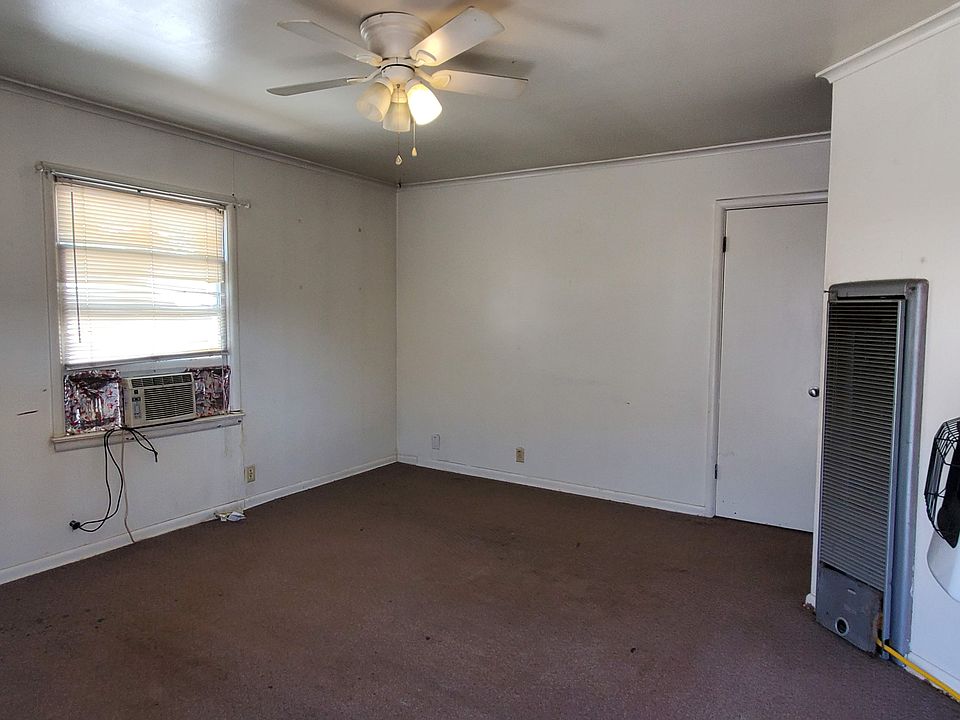 Living room from front door, includes closet, ac and ceiling fan