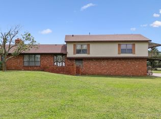 2495 W Country Club Rd, Claremore, OK 74019