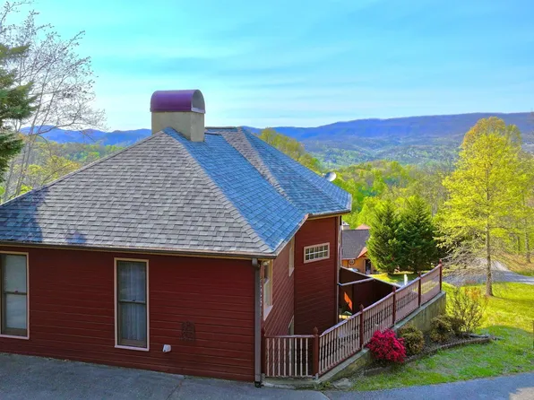 2250 Village Summit Dr, Sevierville, TN 37862