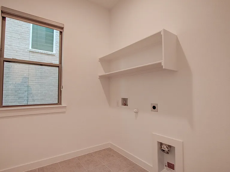 724 Kendall Ln — Photo 9