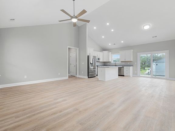 4th image of 1904 Blue Bird Rd.