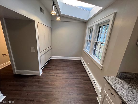 5th image of 453 Dorchester Rd