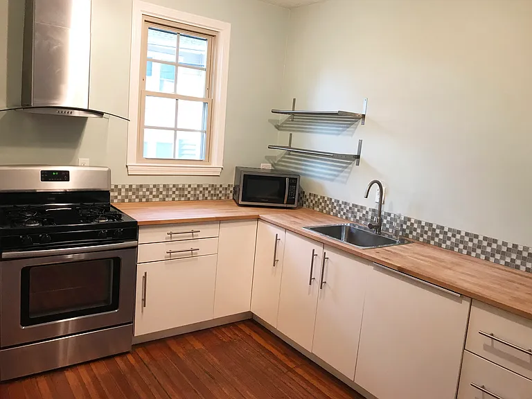 240 Camp St #1 — Photo 5