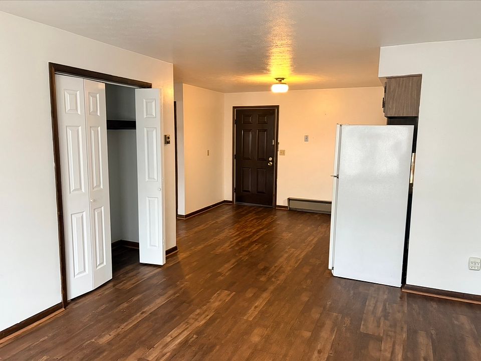 1st image of 912 2nd St #2