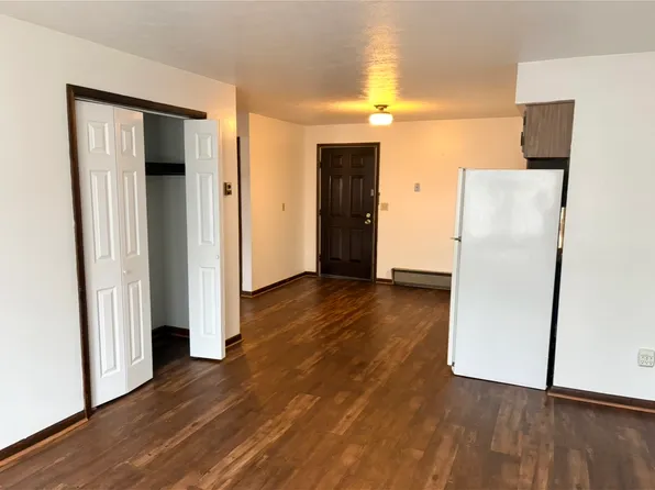 912 2nd St #2, Moundsville, WV 26041