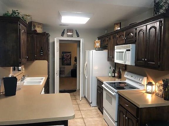4th image of 602 College St