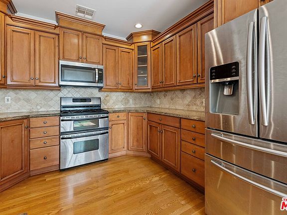 5th image of 1280 W 8th St
