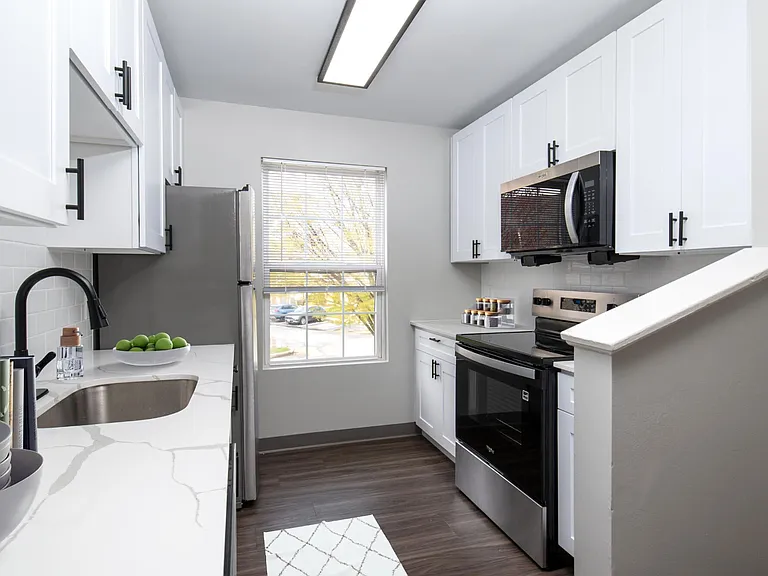 Iron Ridge and Stonegate Apartments — Photo 2