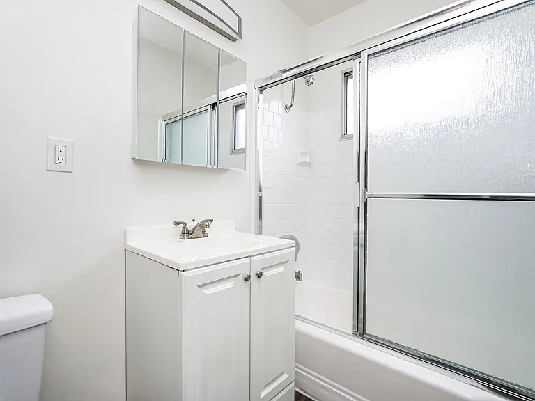 322 W Burchett St — Photo 21